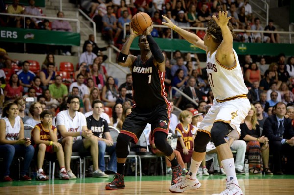 通过分析孔 通过分析孔