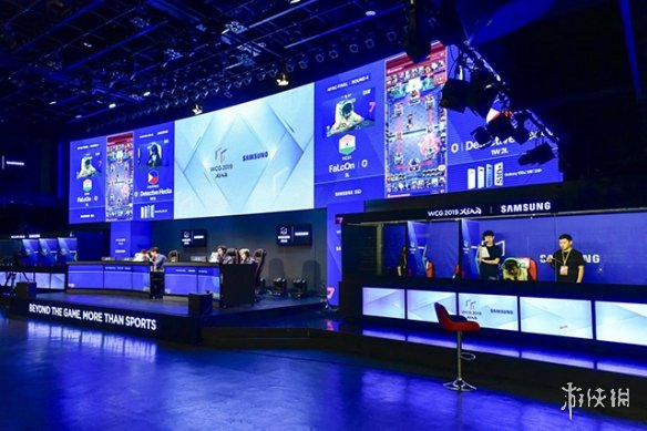 的前悬挂布 的前悬挂布